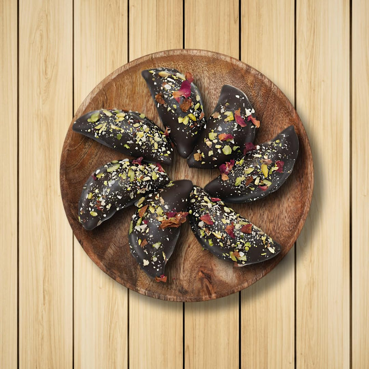 Momade Miracles Chocolate Baked Gujiya | Indian Sweets Mithai box for Holi Gifts| Handcrafted Freshly with Jaggery Filling & No Frying Gujiya | Ideal for Weddings & Special Occasions | Guilt-Free Snacks 300 gm (7 Pcs)